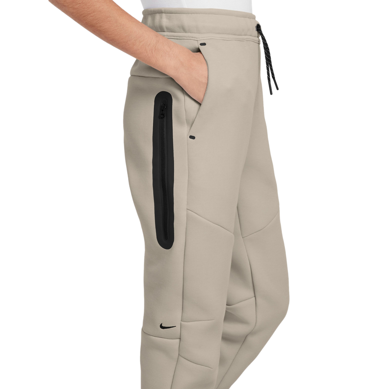 Nike Pantalon en molleton Tech Image 3 de 3. Appuyez pour ouvrir la galerie de photos.
