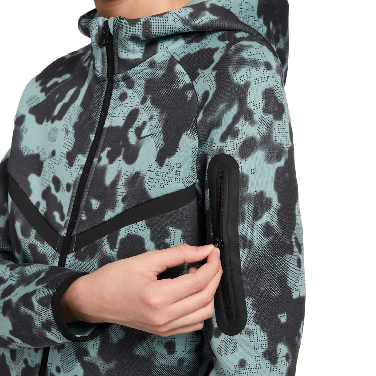 Nike NSW Tech Fleece Seasonal Full-Zip  Image 3 of 3. Tap to open photo gallery.