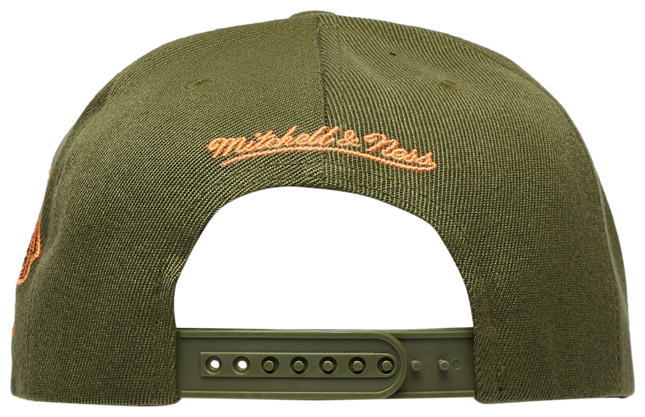Mitchell & Ness Giants Neon Pop Pro Pinch Cap Image 4 of 5. Tap to open photo gallery.