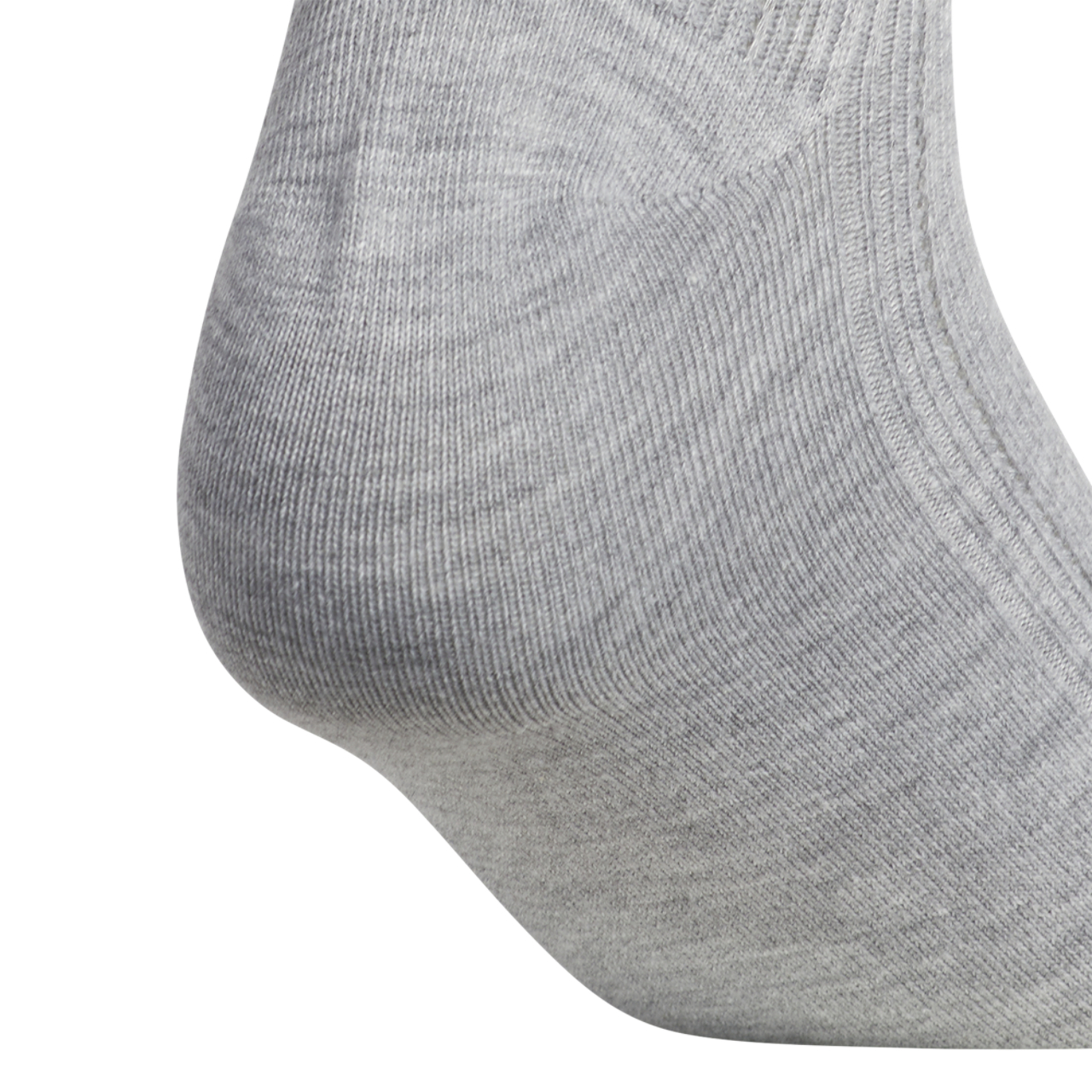 adidas Paquet de 3 paires de chaussettes courtes à volants Originals Image 4 de 4. Appuyez pour ouvrir la galerie de photos.