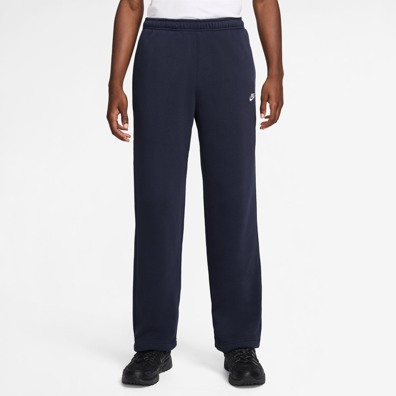 Nike Pantalon bungie en molleton Club BB Image 1 de 2. Appuyez pour ouvrir la galerie de photos.