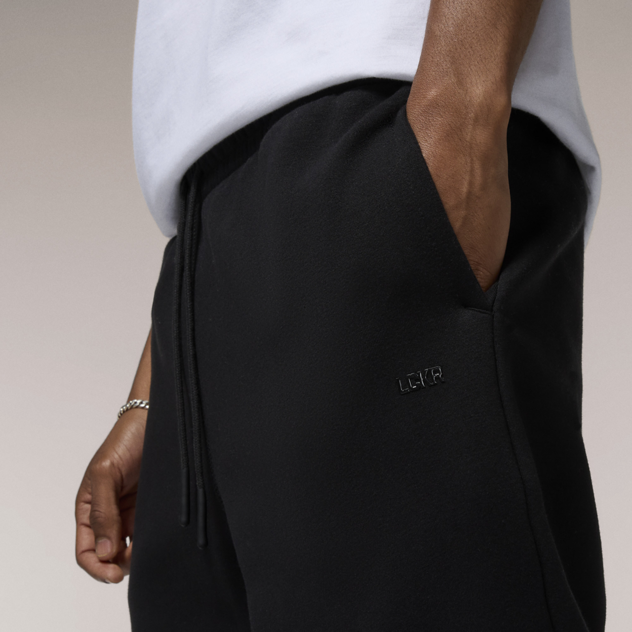 LCKR Pantalon en molleton Based Image 3 de 5. Appuyez pour ouvrir la galerie de photos.