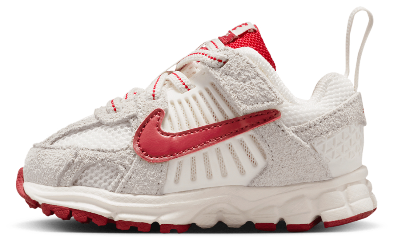Nike Vomero 5 SE Image 2 of 5. Tap to open photo gallery.