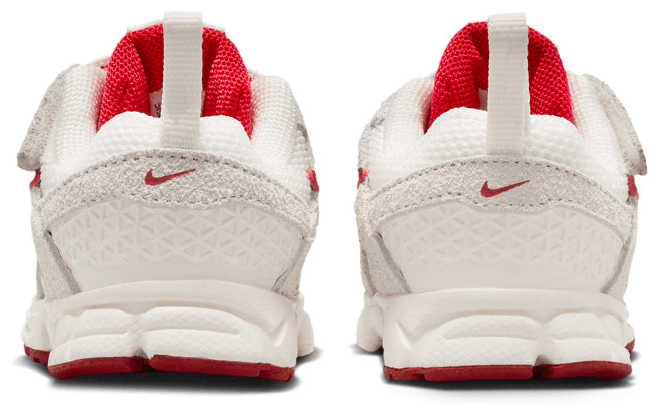 Nike Vomero 5 SE Image 3 of 5. Tap to open photo gallery.