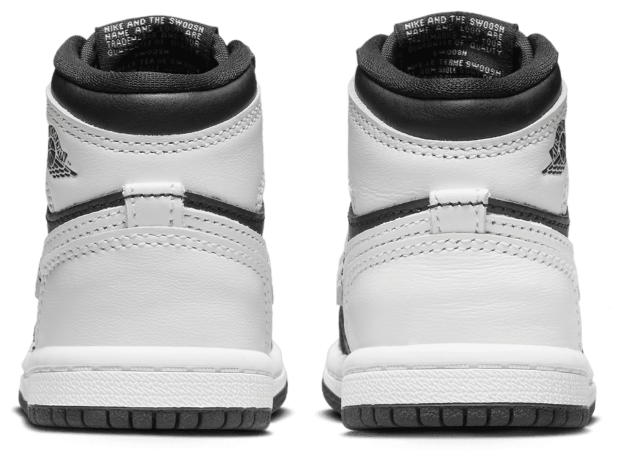 Jordan Retro 1 High OG  Image 3 of 5. Tap to open photo gallery.