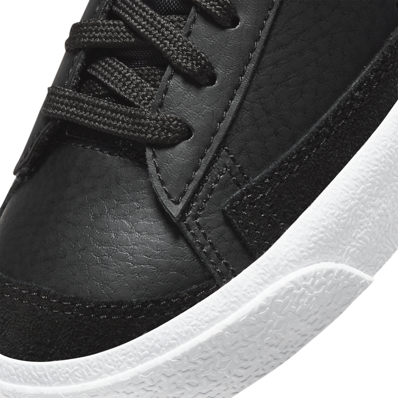 Nike Blazer Mid '77 Image 8 of 8. Tap to open photo gallery.