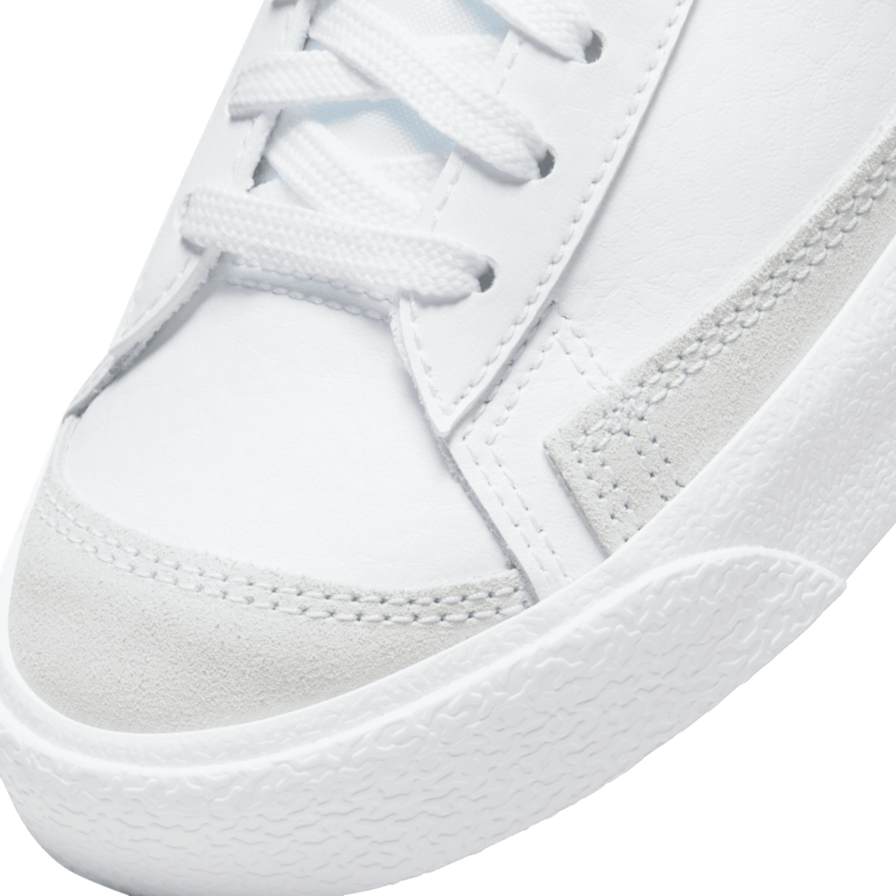 Nike Blazer Mid '77 Image 7 of 8. Tap to open photo gallery.