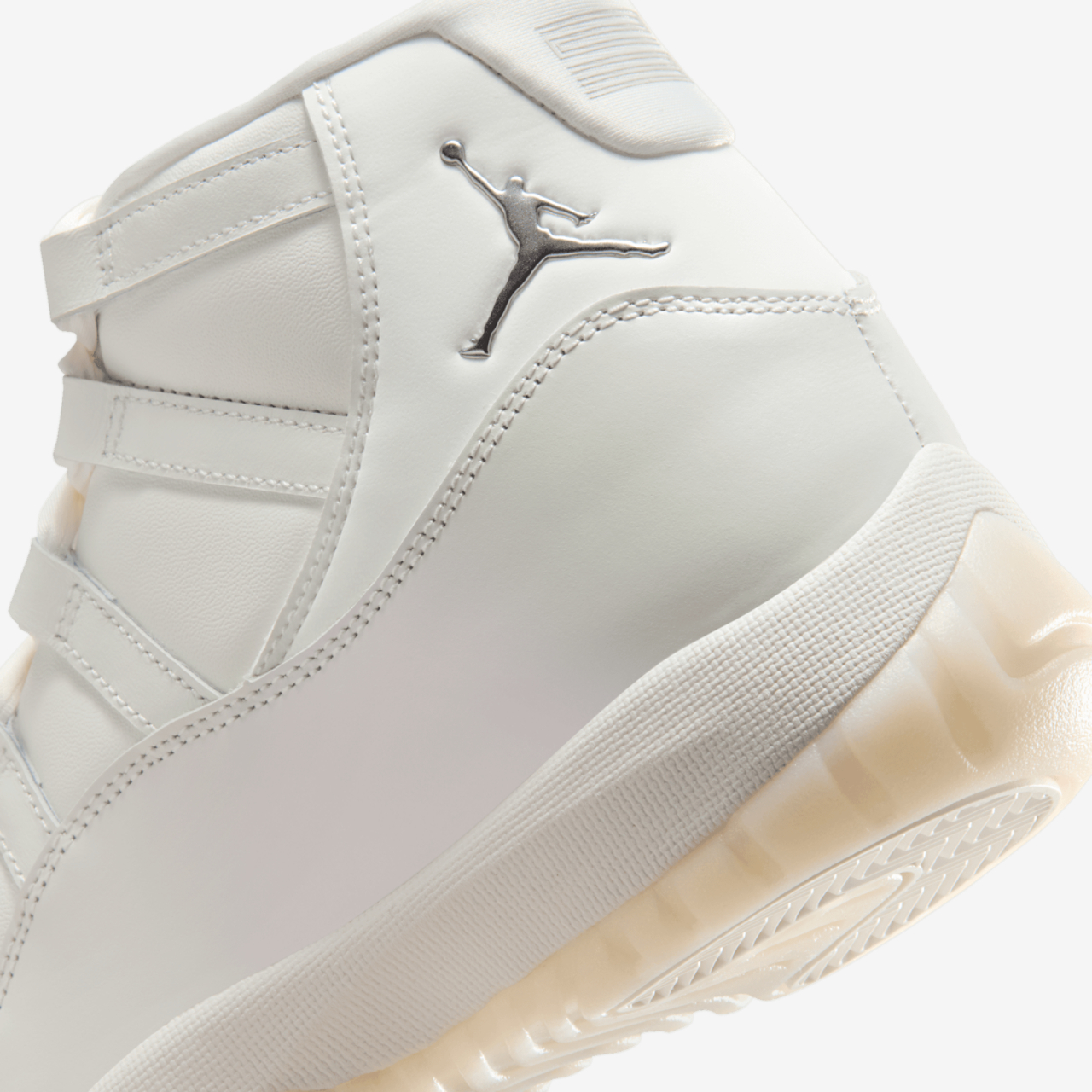 Jordan Air Jordan Retro 11 Image 9 of 10. Tap to open photo gallery.