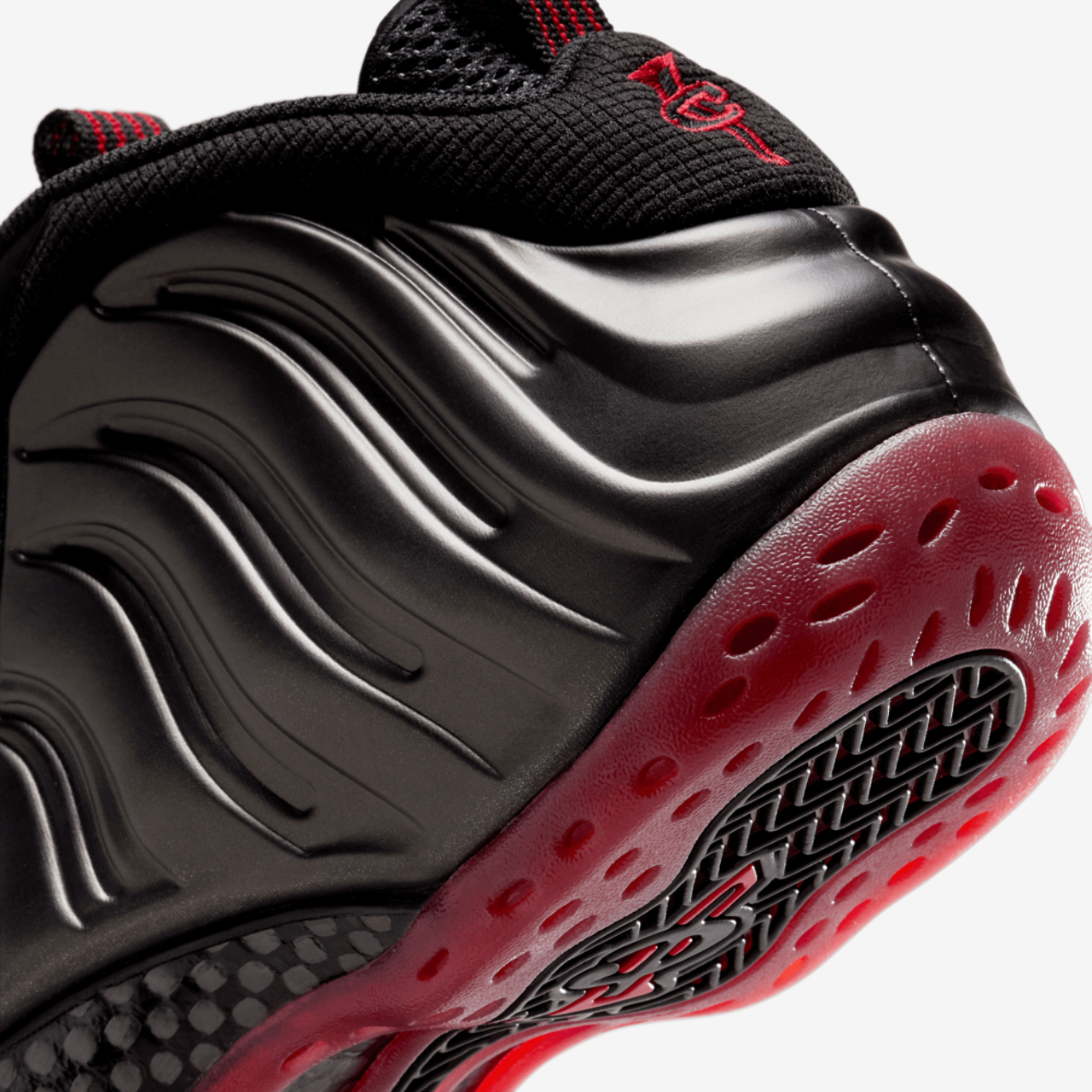 Nike Air Foamposite One Image 8 of 8. Tap to open photo gallery.