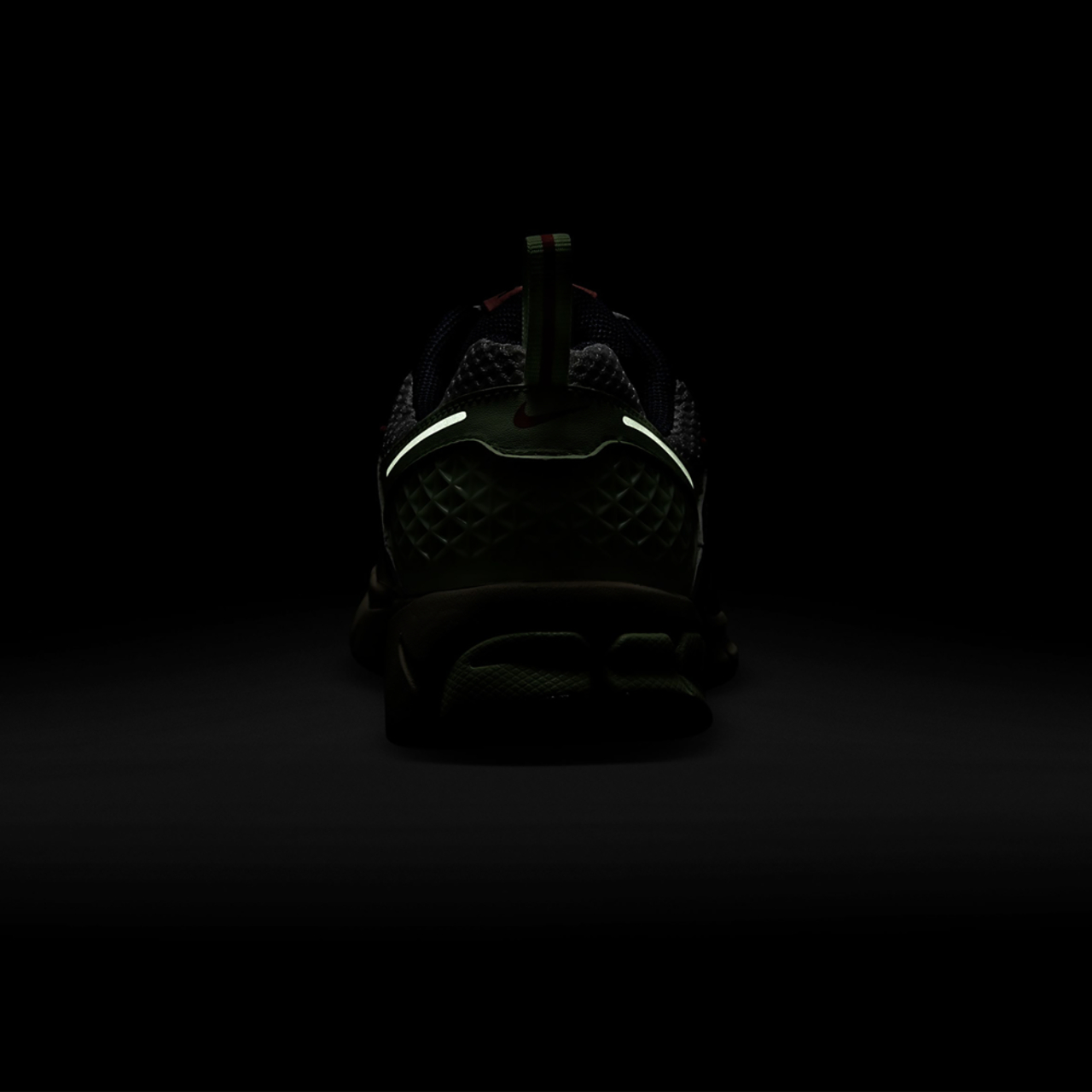 Nike Vomero 5 Image 7 of 9. Tap to open photo gallery.
