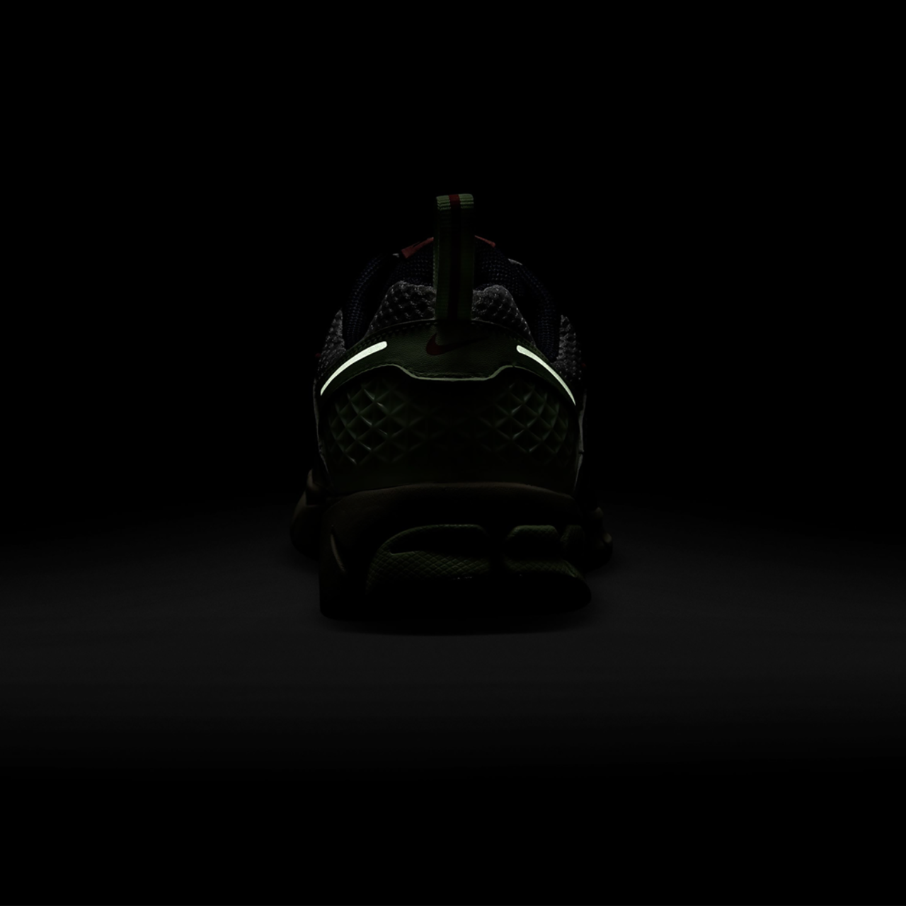 Nike Vomero 5 Image 7 of 9. Tap to open photo gallery.
