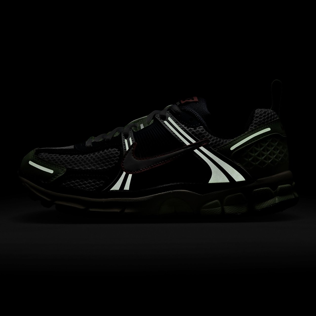 Nike Vomero 5 Image 8 of 9. Tap to open photo gallery.