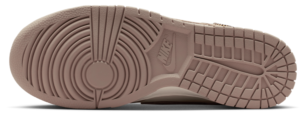 Nike Dunk Low Image 5 of 5. Tap to open photo gallery.