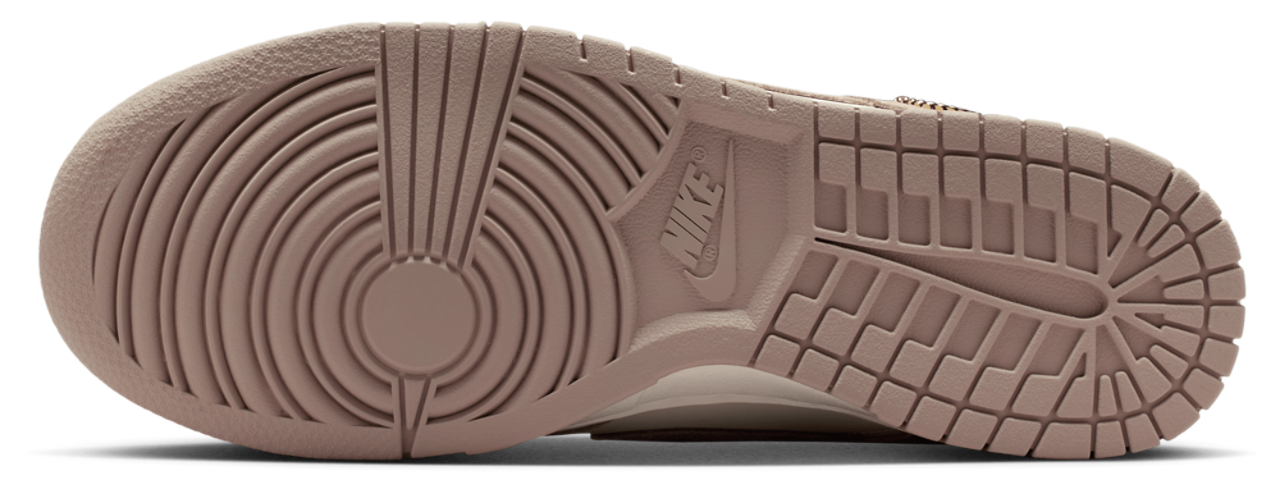 Nike Dunk Low Image 5 of 5. Tap to open photo gallery.