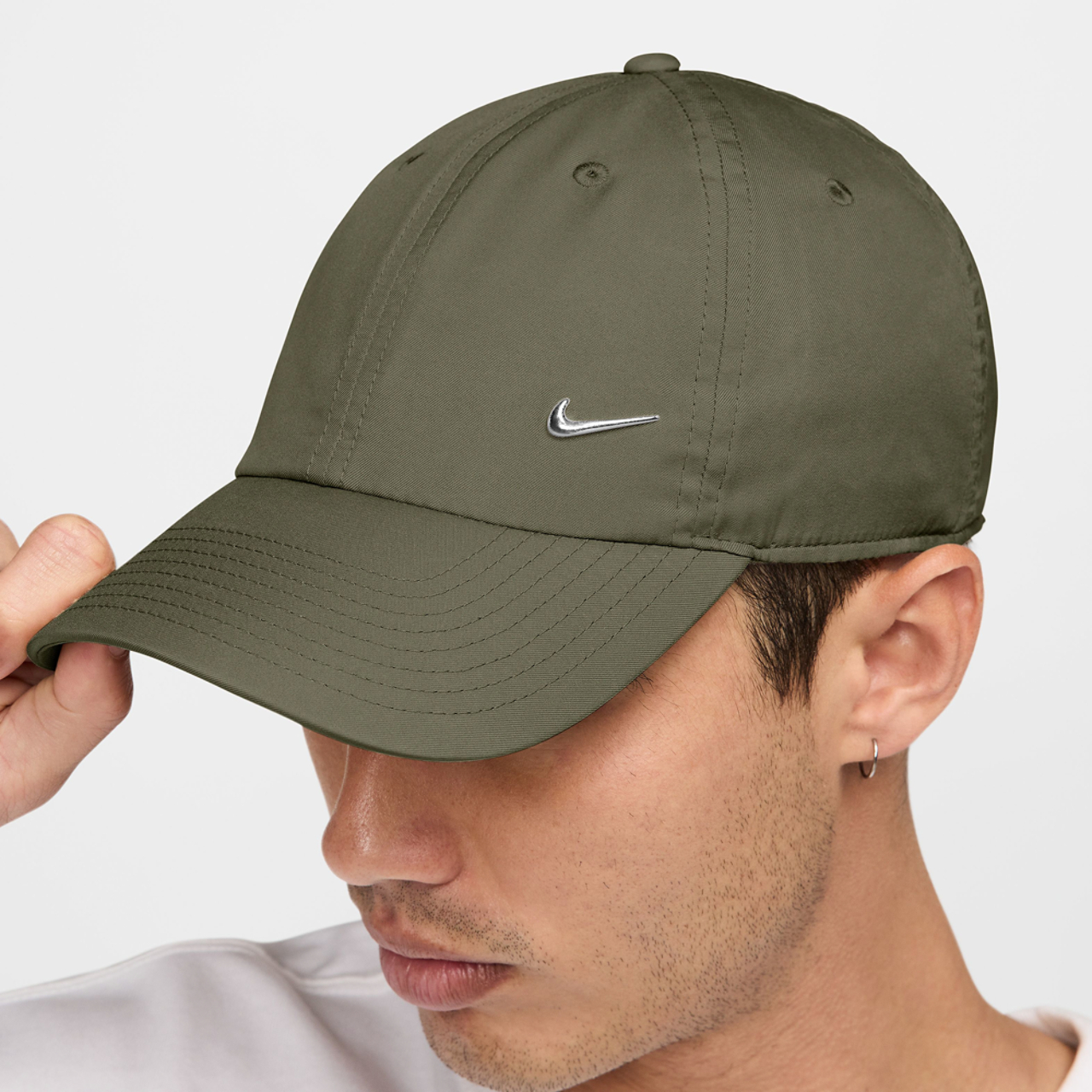 Nike Dri-FIT Club Cap Image 4 of 6. Tap to open photo gallery.