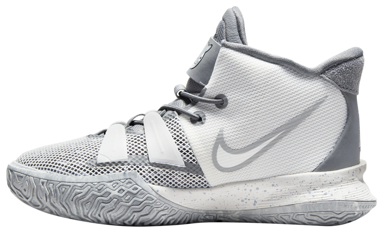 Nike Kyrie 7 SE Image 2 of 5. Tap to open photo gallery.