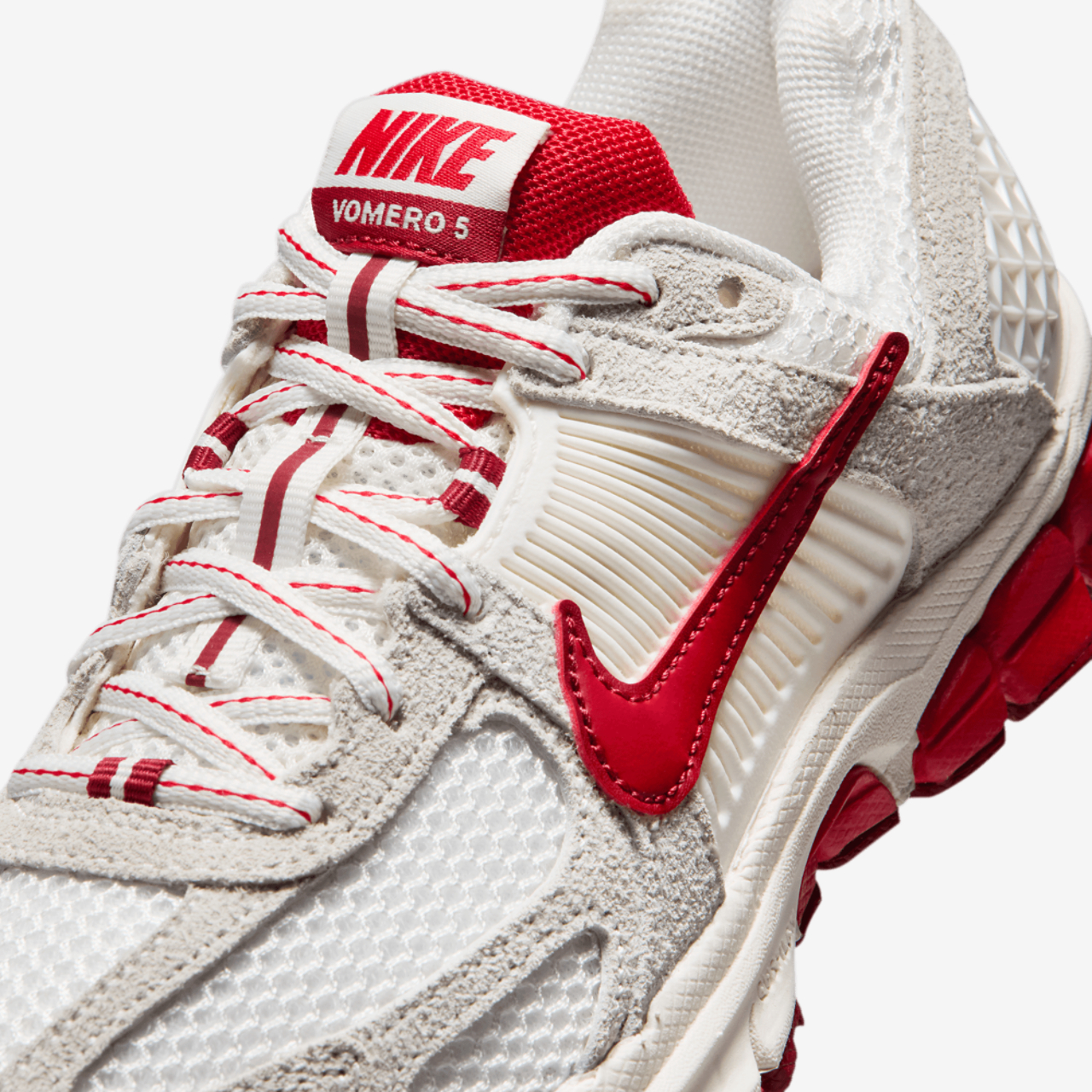 Nike Vomero 5 SE Image 7 of 8. Tap to open photo gallery.