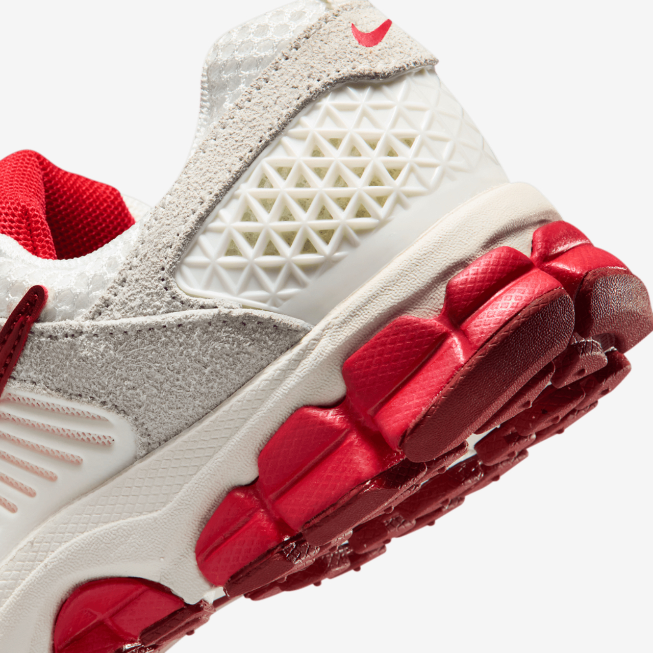 Nike Vomero 5 SE Image 8 of 8. Tap to open photo gallery.