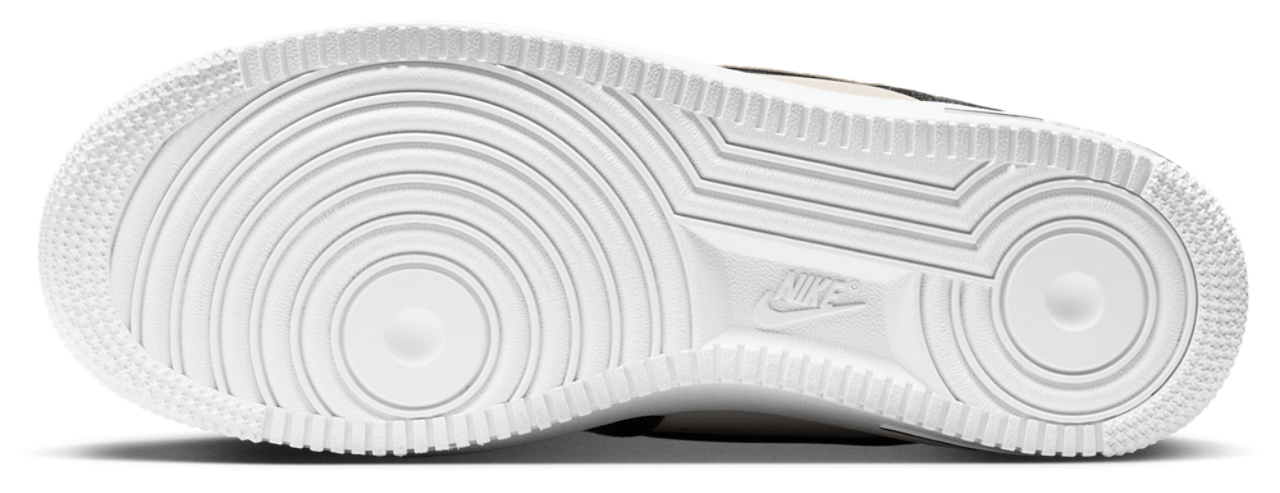 Nike Air Force 1 '07 SE Image 5 of 5. Tap to open photo gallery.