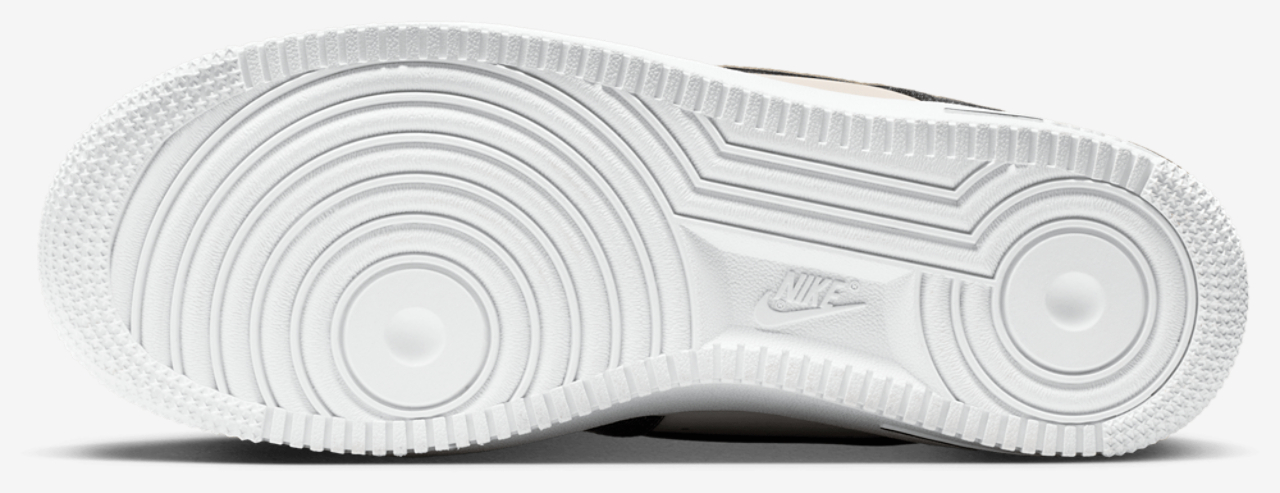 Nike Air Force 1 '07 SE Image 5 of 5. Tap to open photo gallery.