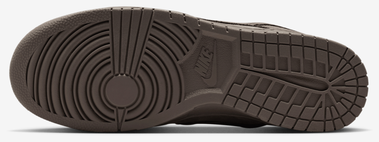 Nike Dunk Low Retro Se Nubuck Image 5 of 8. Tap to open photo gallery.