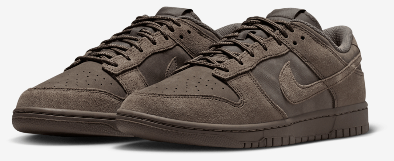 Nike Dunk Low Retro Se Nubuck Image 6 of 8. Tap to open photo gallery.