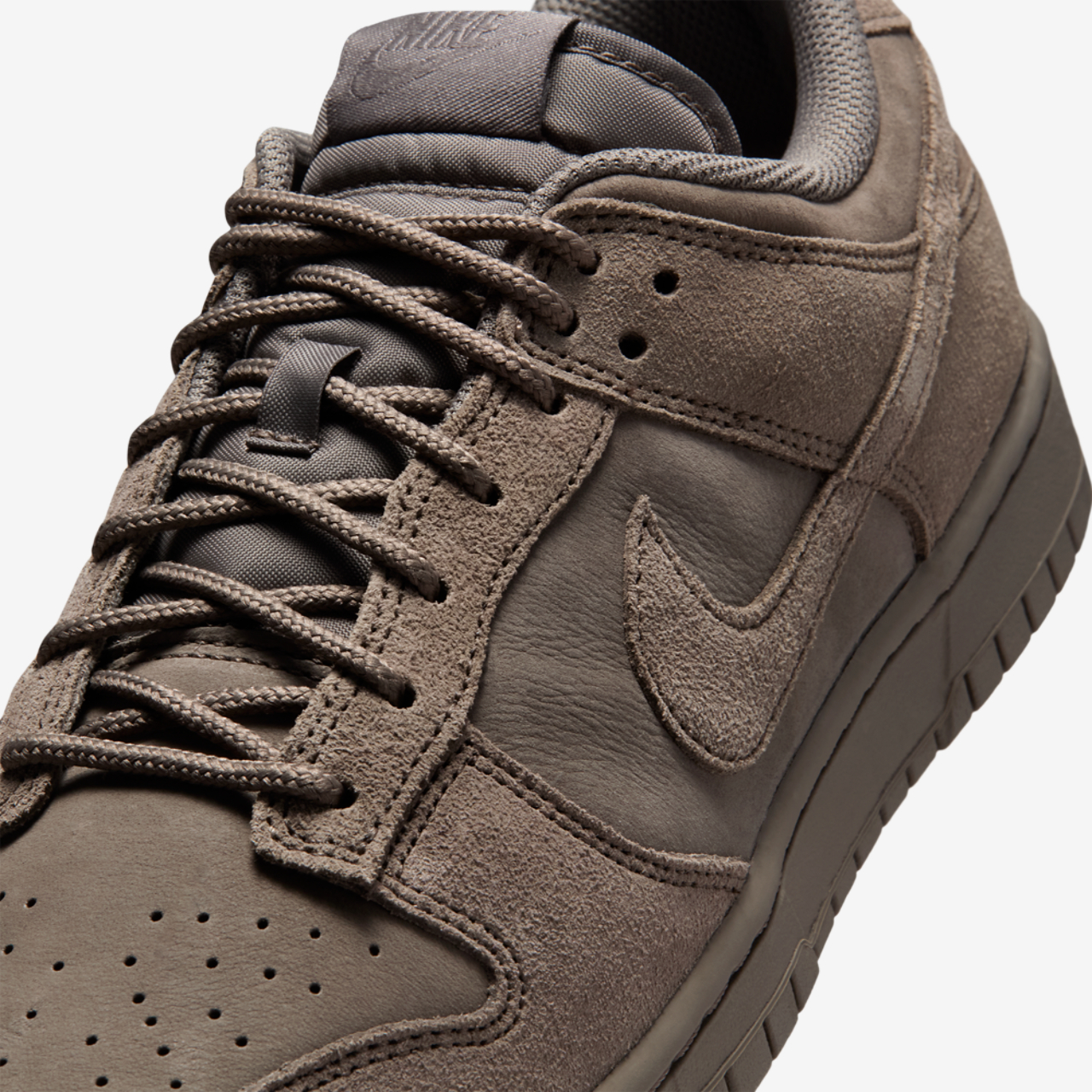 Nike Dunk Low Retro Se Nubuck Image 7 of 8. Tap to open photo gallery.