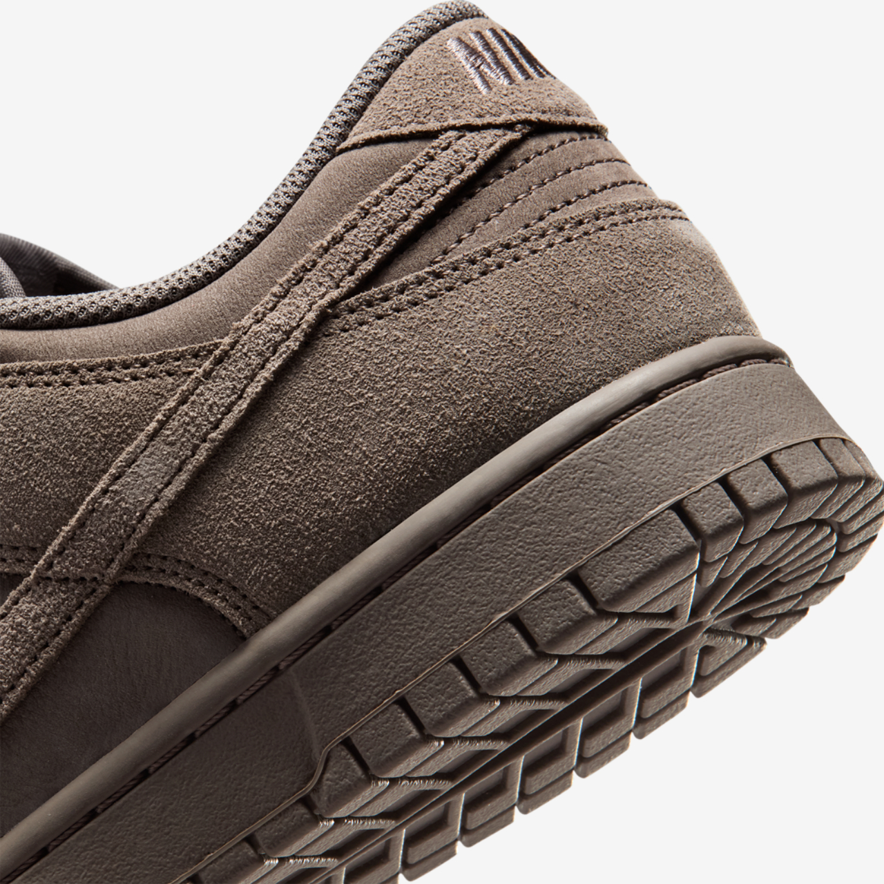 Nike Dunk Low Retro Se Nubuck Image 8 of 8. Tap to open photo gallery.