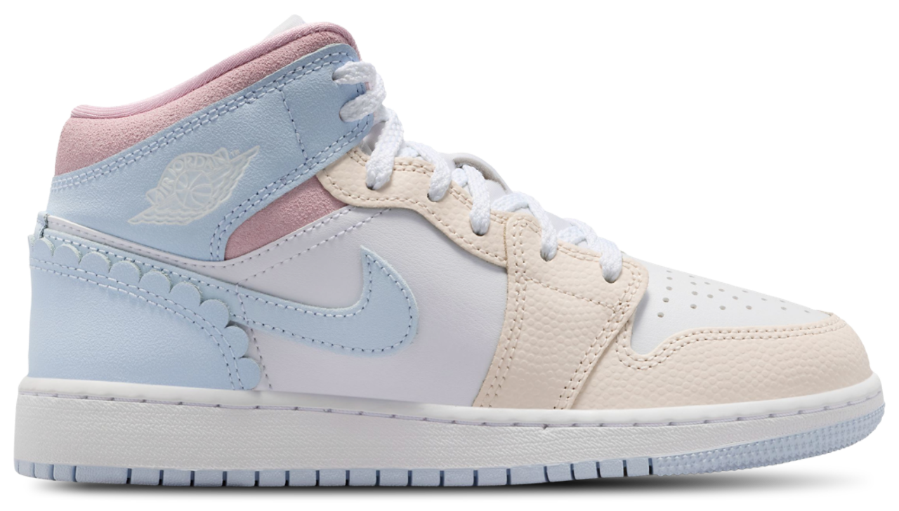 Jordan AJ 1 MID SE FEM Image 1 of 5. Tap to open photo gallery.