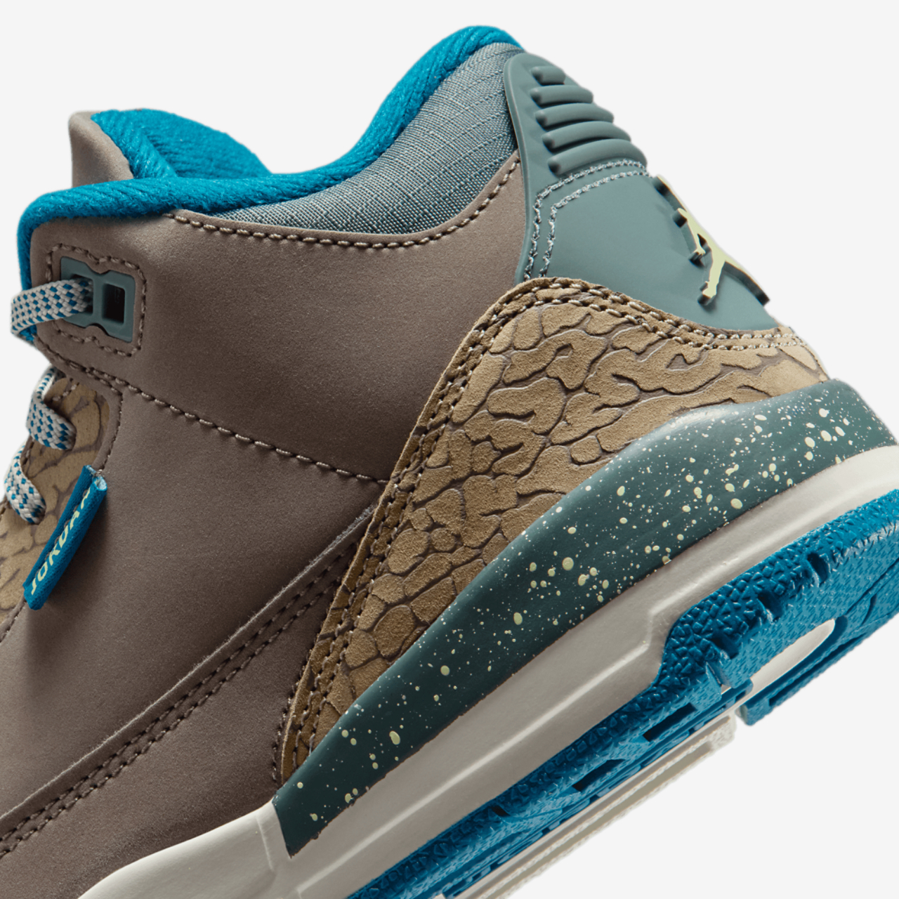 Jordan Retro 3 UNI Image 8 of 9. Tap to open photo gallery.
