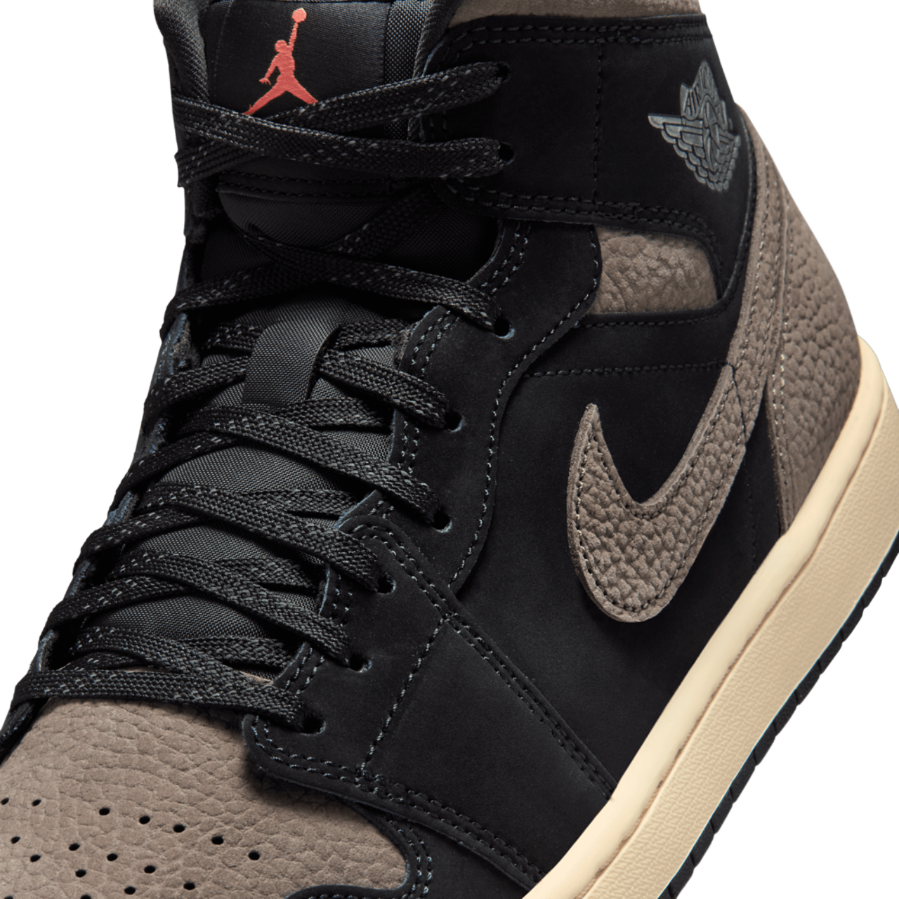 Jordan Air Jordan 1 Mid SE Image 7 of 8. Tap to open photo gallery.