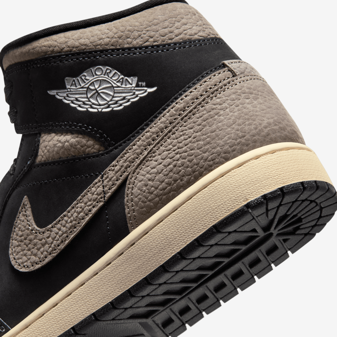Jordan Air Jordan 1 Mid SE Image 8 of 8. Tap to open photo gallery.