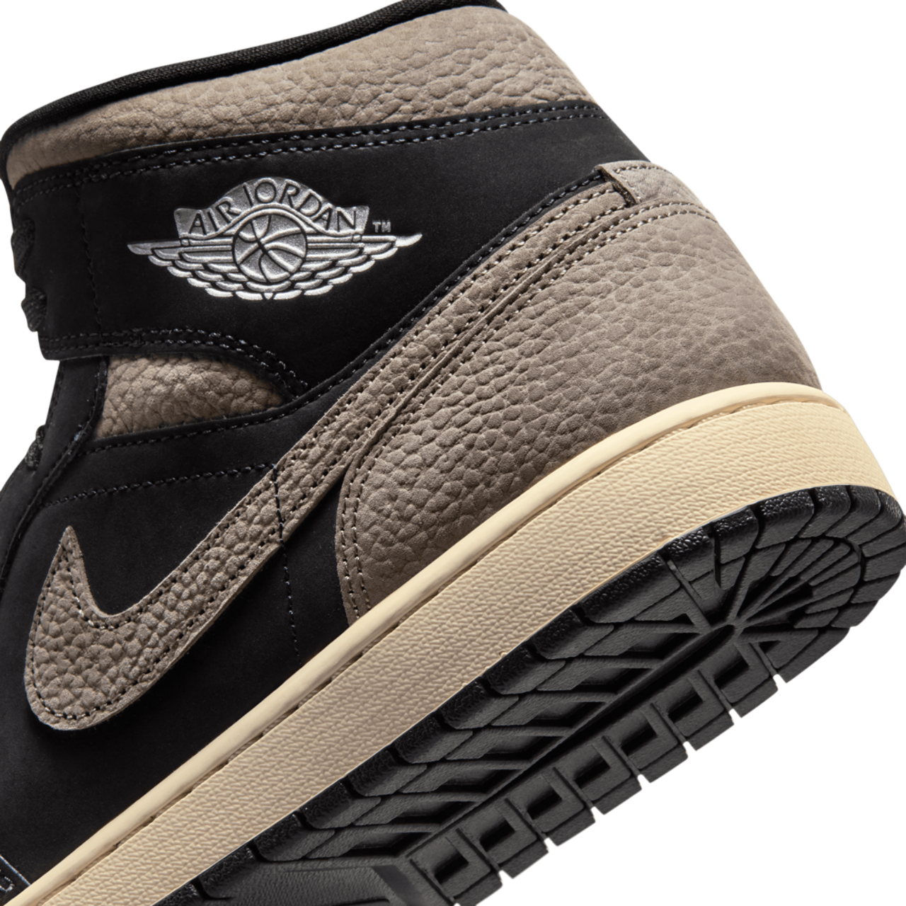 Jordan Air Jordan 1 Mid SE Image 8 of 8. Tap to open photo gallery.