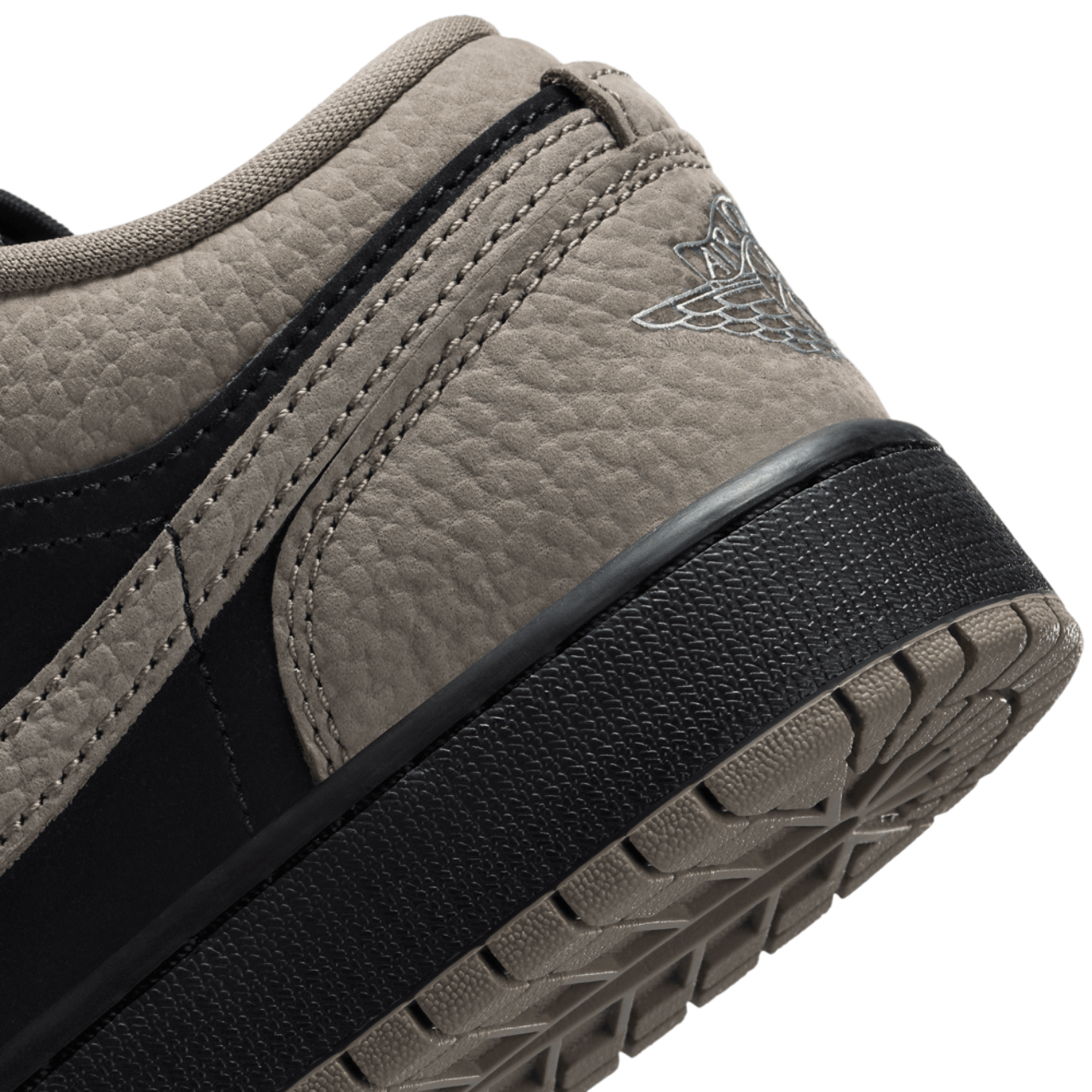 Jordan AJ 1 Low SE Image 8 of 8. Tap to open photo gallery.