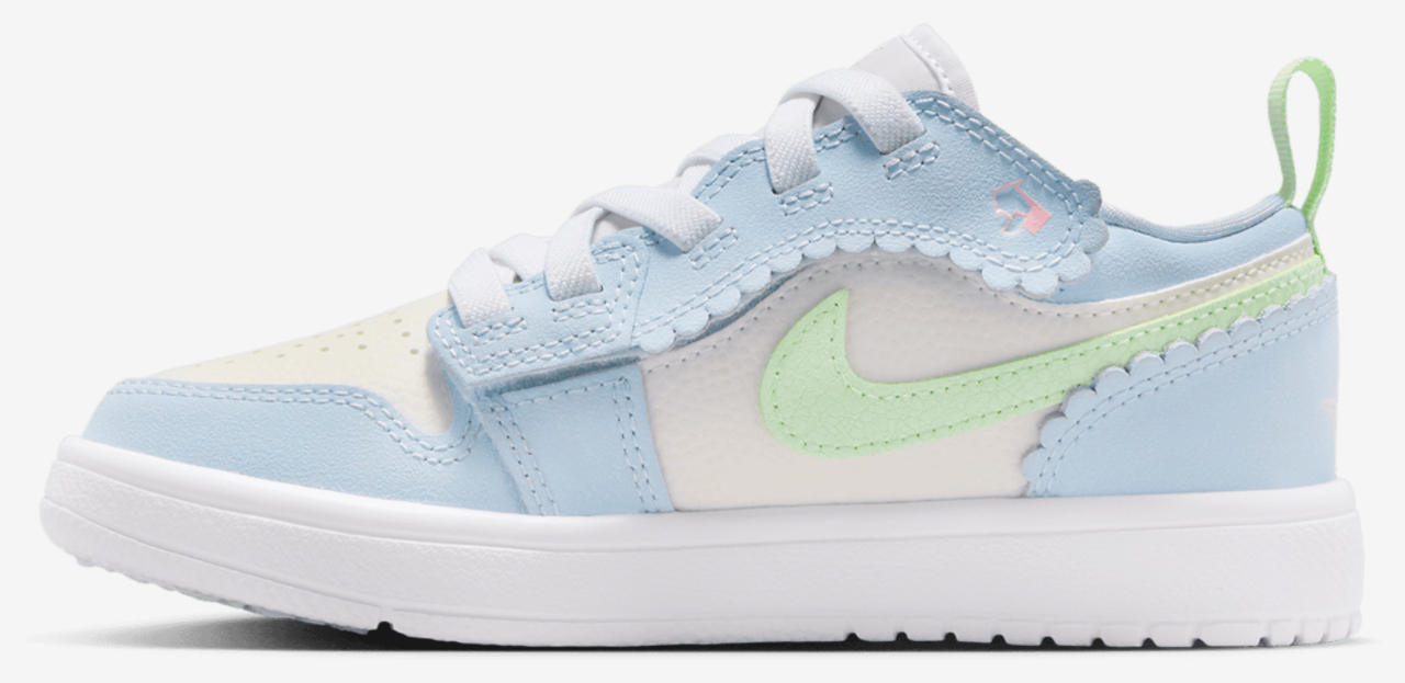 Jordan AJ 1 Low ALT SE Fem Image 2 of 13. Tap to open photo gallery.