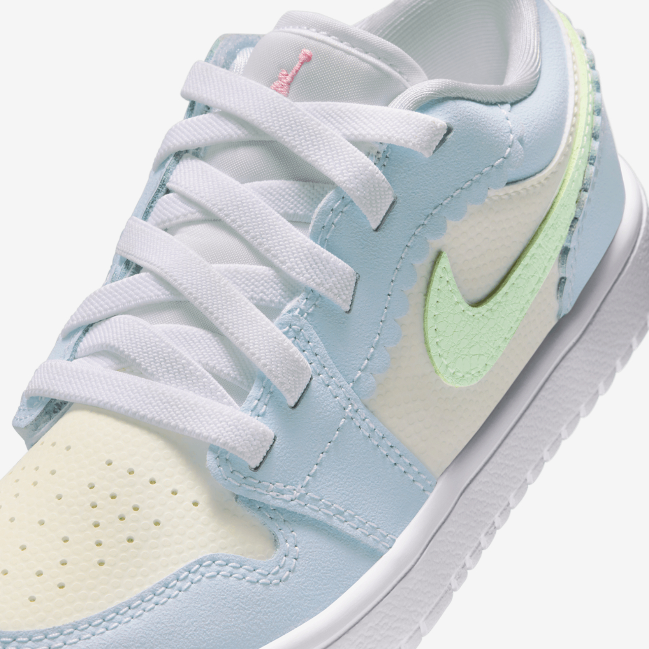 Jordan AJ 1 Low ALT SE Fem Image 7 of 13. Tap to open photo gallery.