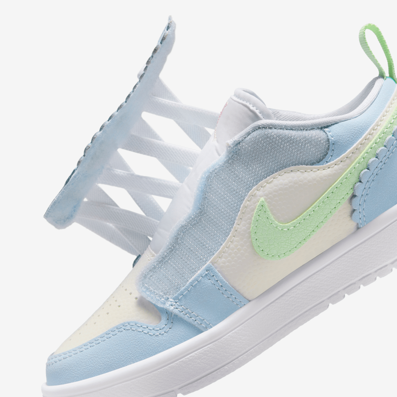 Jordan AJ 1 Low ALT SE Fem Image 9 of 13. Tap to open photo gallery.