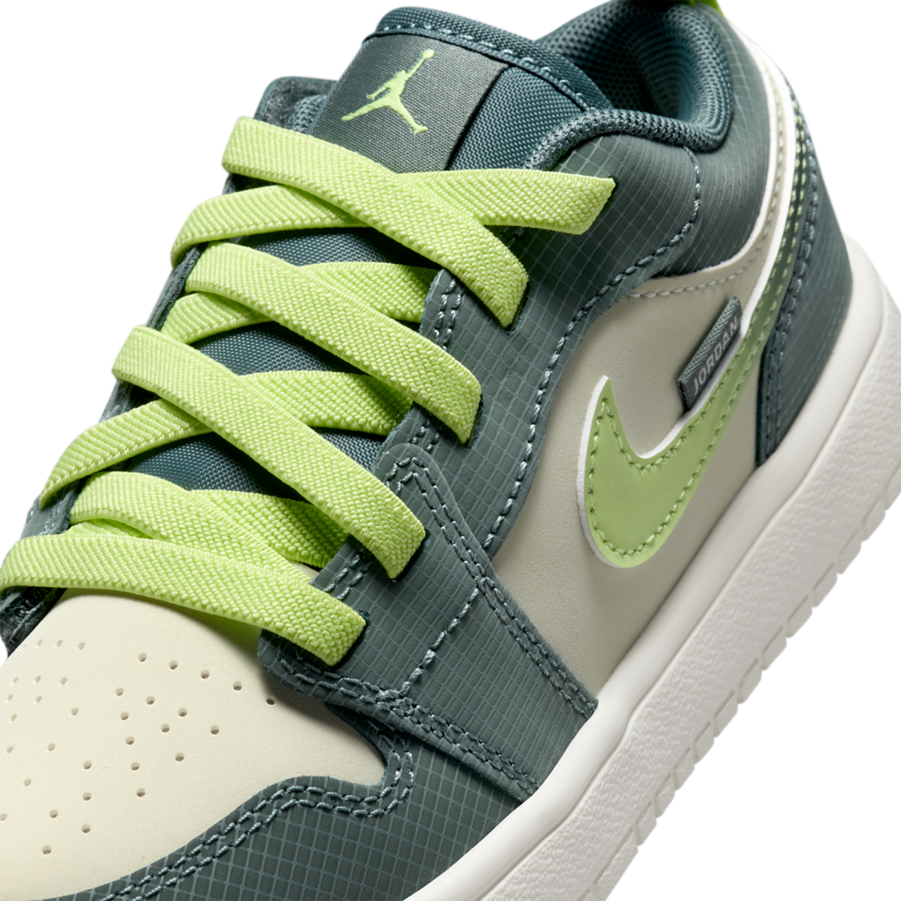 Jordan AJ 1 Low Alt SE Uni Image 7 of 10. Tap to open photo gallery.