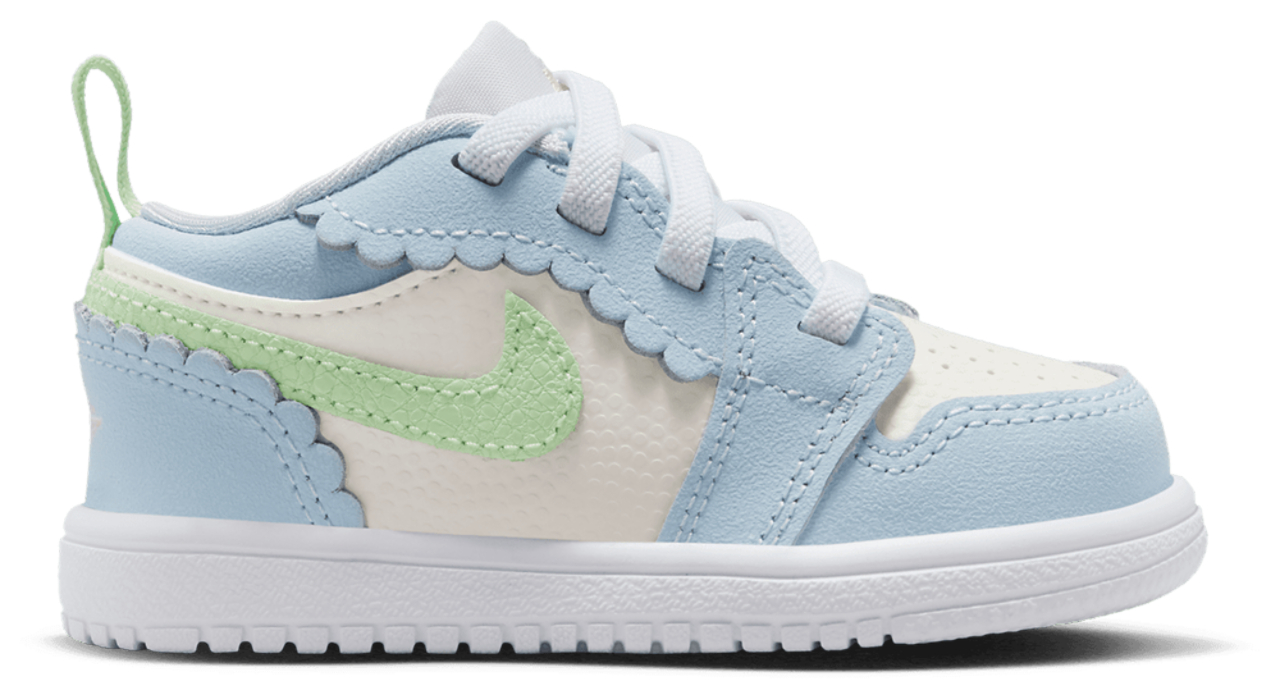 Jordan AJ 1 Low ALT SE Fem Image 1 of 12. Tap to open photo gallery.