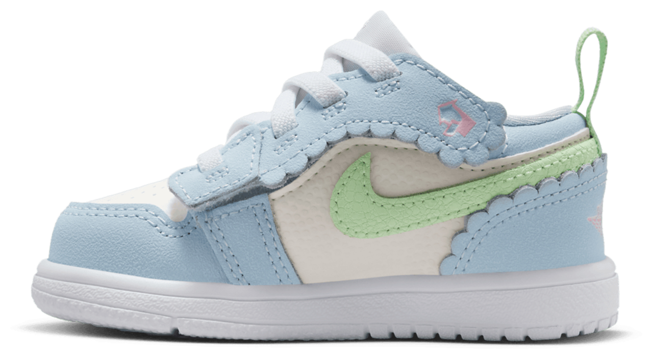 Jordan AJ 1 Low ALT SE Fem Image 2 of 12. Tap to open photo gallery.