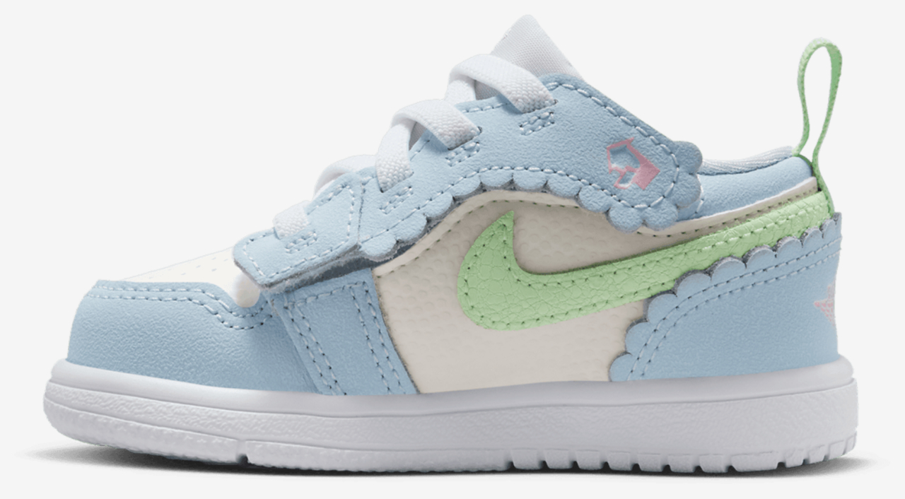 Jordan AJ 1 Low ALT SE Fem Image 2 of 12. Tap to open photo gallery.