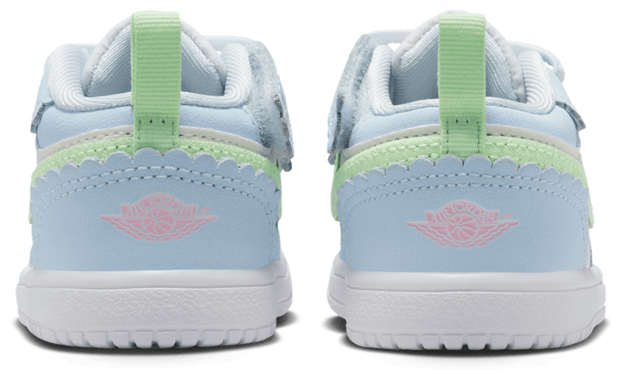 Jordan AJ 1 Low ALT SE Fem Image 3 of 12. Tap to open photo gallery.