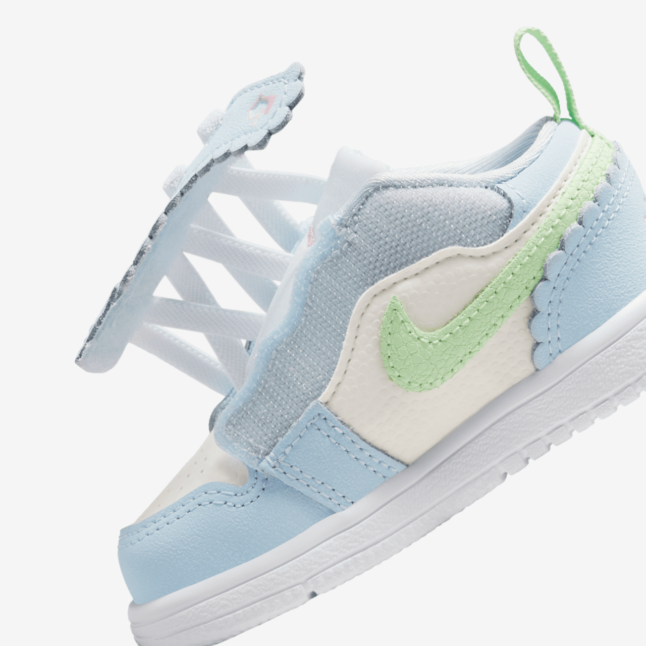 Jordan AJ 1 Low ALT SE Fem Image 8 of 12. Tap to open photo gallery.