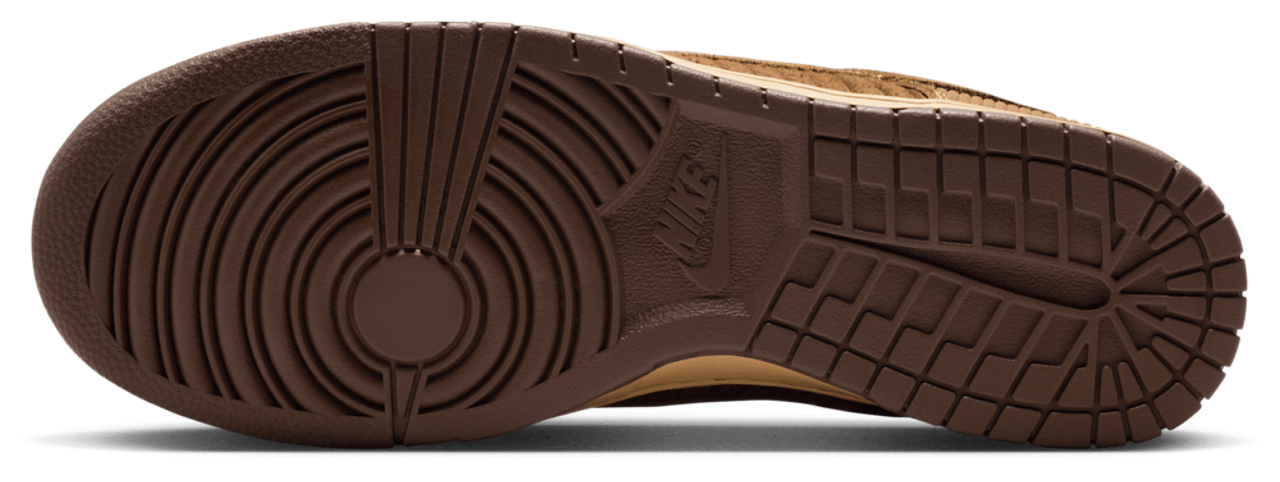 Nike Dunk Low Retro Premium Image 5 of 8. Tap to open photo gallery.