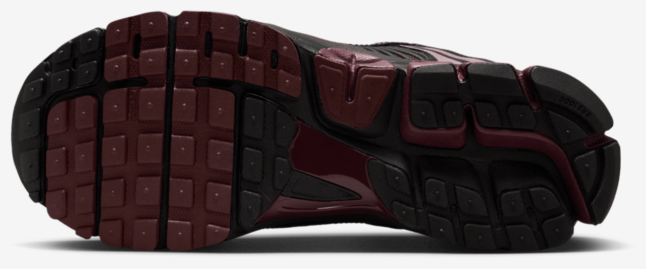 Nike Zoom Vomero 5 Image 5 of 5. Tap to open photo gallery.