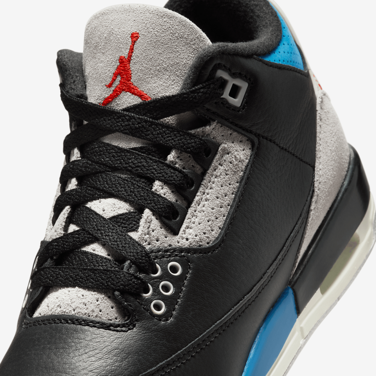 Jordan Air Jordan 3 Retro OG Image 7 of 8. Tap to open photo gallery.