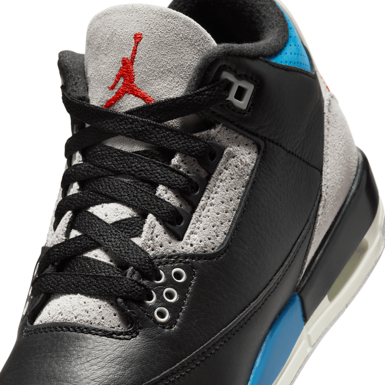 Jordan Air Jordan 3 Retro OG Image 7 of 8. Tap to open photo gallery.