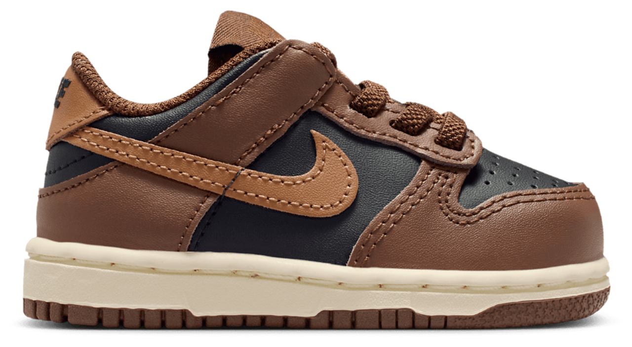 Nike Dunk Low Image 1 of 7. Tap to open photo gallery.