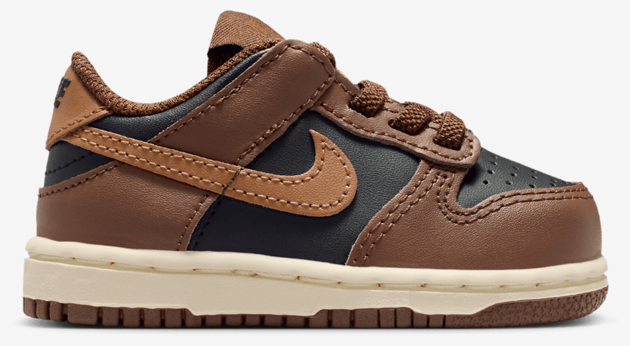 Nike Dunk Low Image 1 of 7. Tap to open photo gallery.