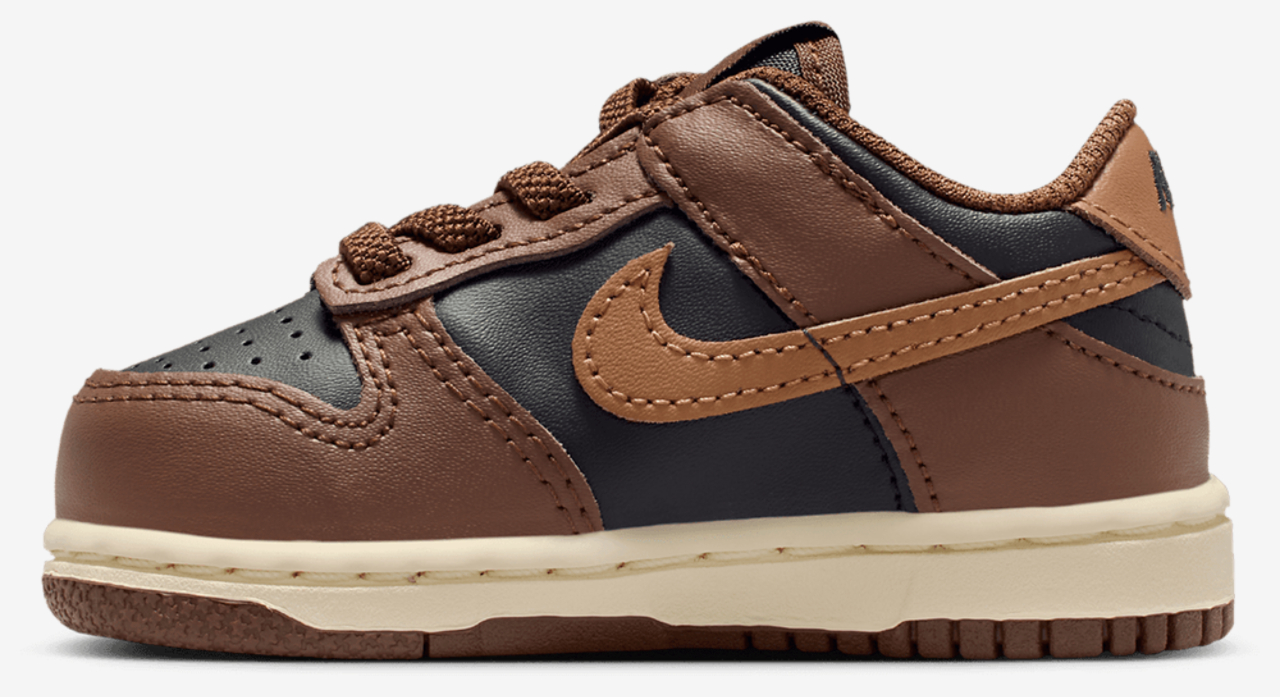 Nike Dunk Low Image 2 of 7. Tap to open photo gallery.
